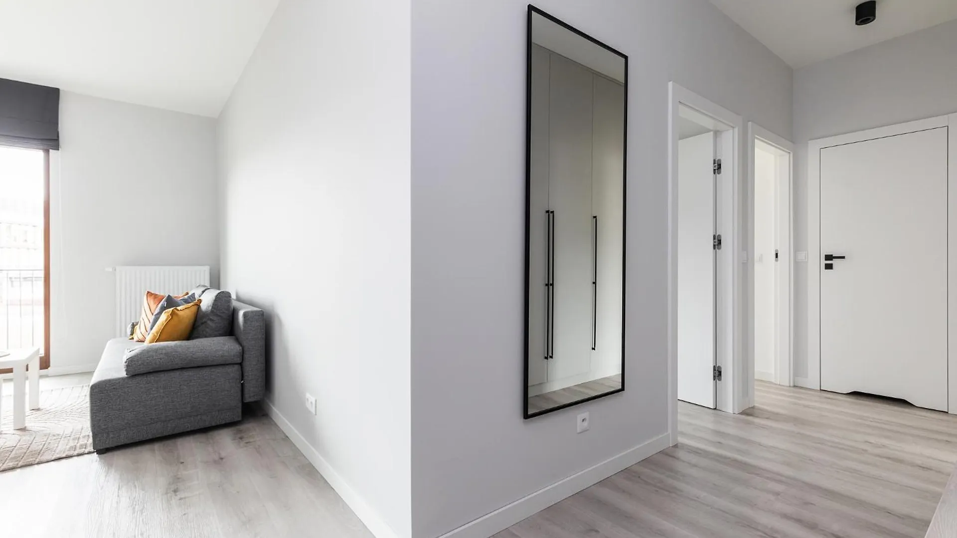 Superapart Herbu Janina 4, Wilanow, Szpital Medicover, Paley, Parking Varşova